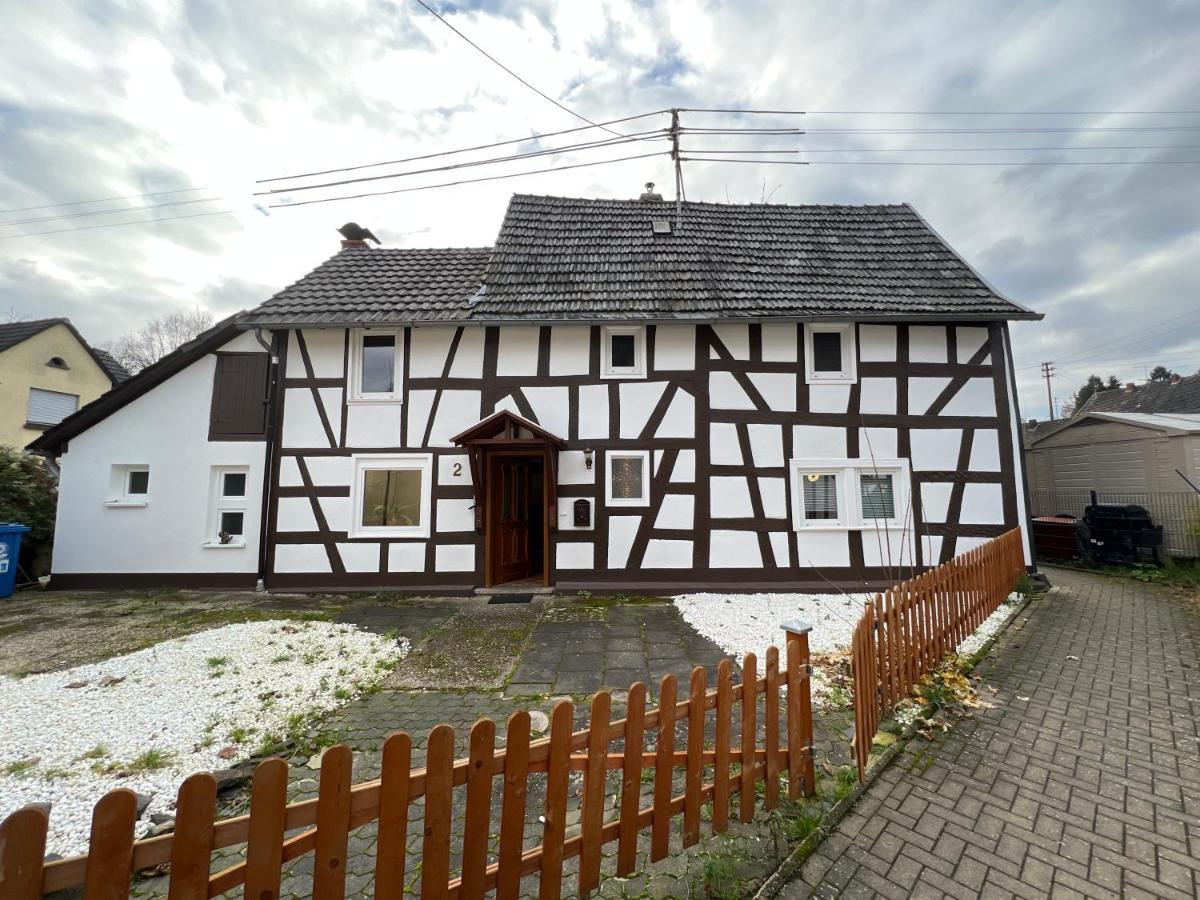 300 Jahre Altes Renoviertes Fachwerkhaus Villa Peterslahr Exterior photo