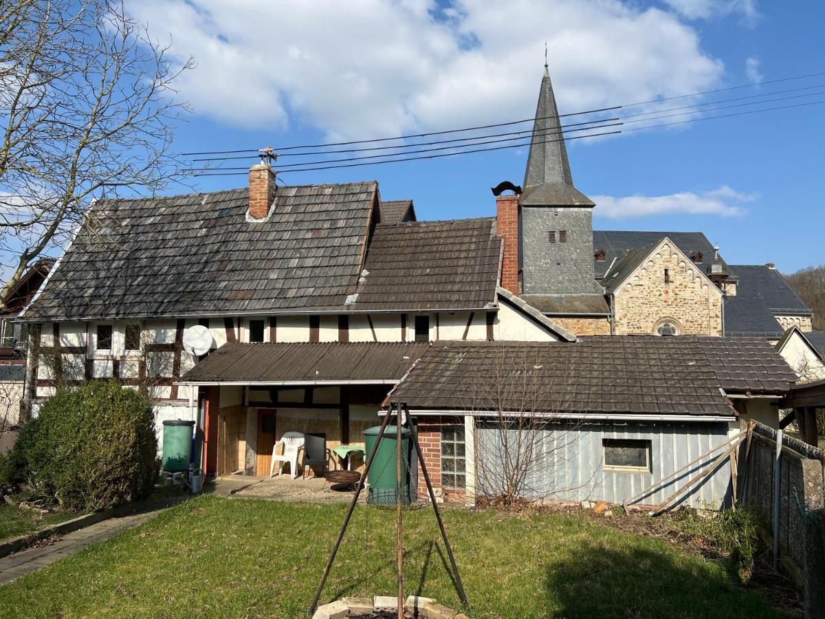 300 Jahre Altes Renoviertes Fachwerkhaus Villa Peterslahr Exterior photo