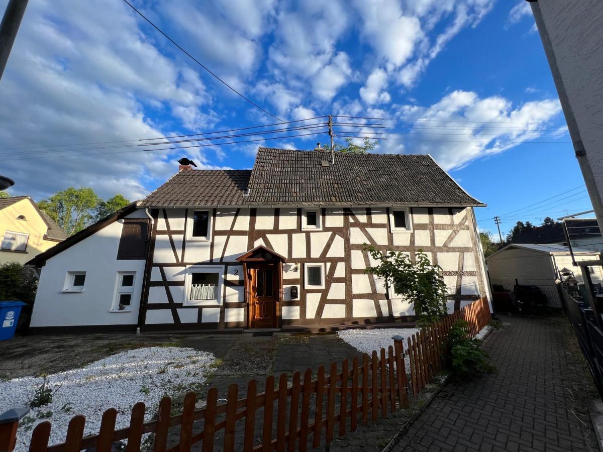 300 Jahre Altes Renoviertes Fachwerkhaus Villa Peterslahr Exterior photo